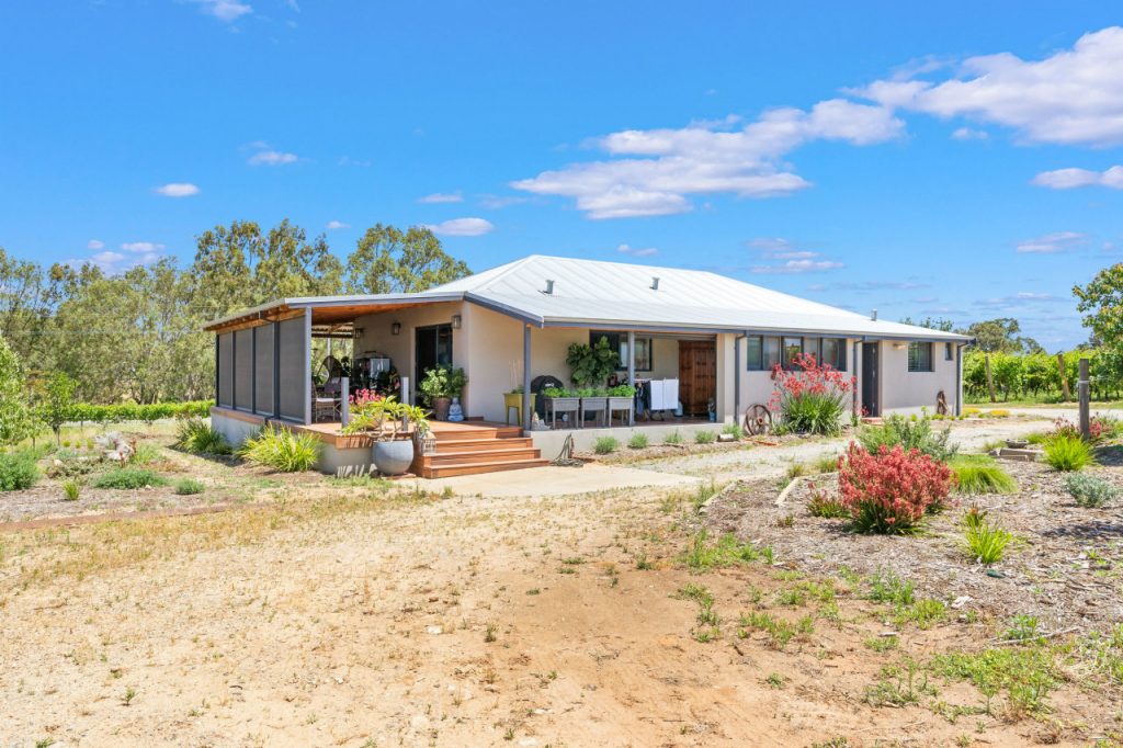 25 Hamersley Rd Caversham Garland International