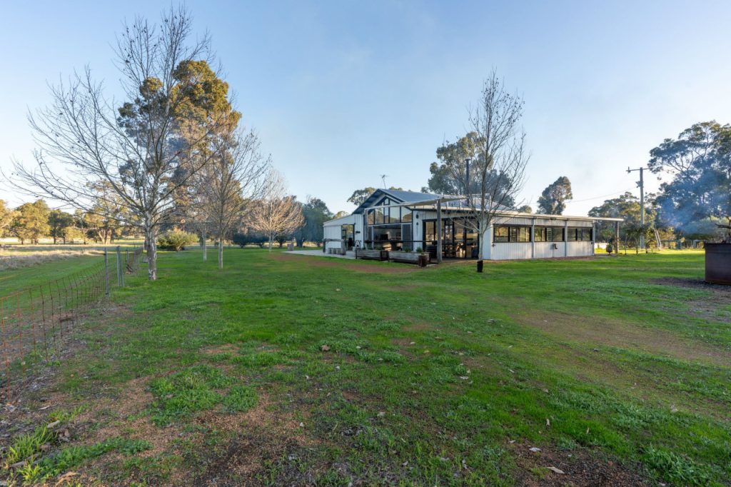 Gidgegannup  Garland International