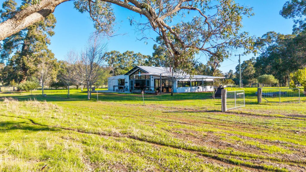 Gidgegannup  Garland International